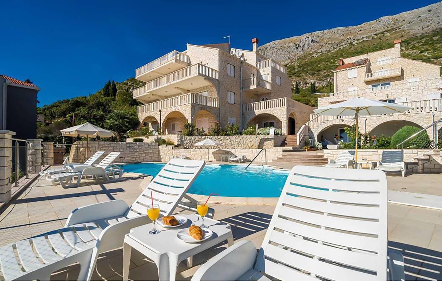 Foto 8 von 20: Apartment mit Meerblick, Pool, Terrasse und nur wenige Schritte vom Strand entfernt