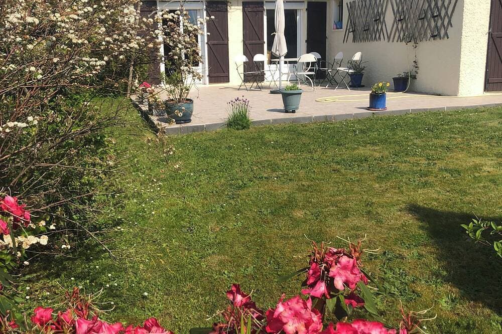 Foto 10 von 16: House 3 bedrooms Garden south view Fields Carrefour School Swimming pool Bus Rouen on foot