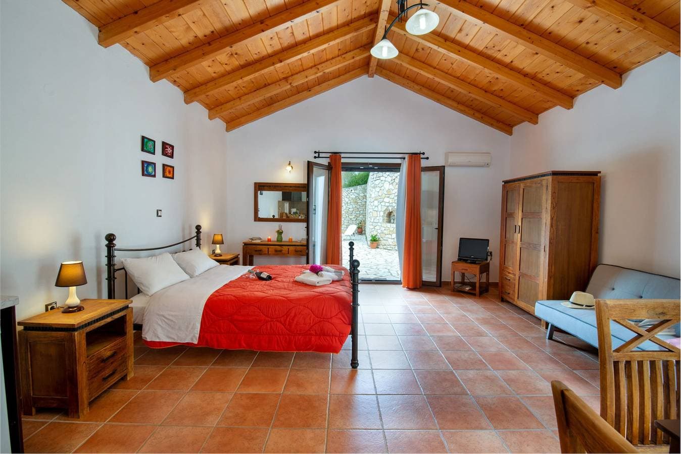 Foto 10 von 23: Dive into Summer - Kirki's Cozy Pool Gem on Paxoi