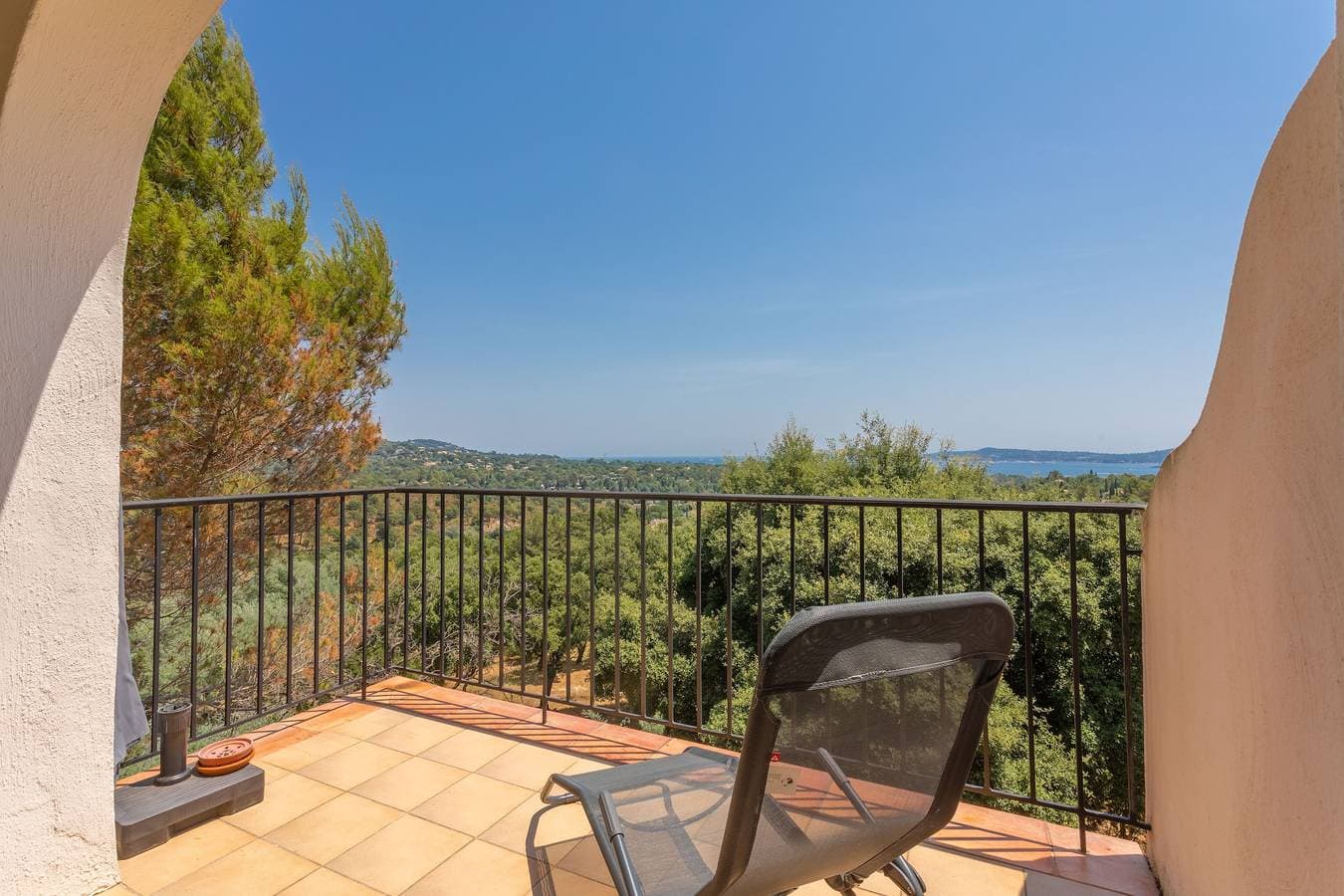 Foto 4 von 44: Ferienwohnung 'Grimaud 4 Personnes Clim Vue Mer' mit Meerblick, privater Terrasse und Klimaanlage