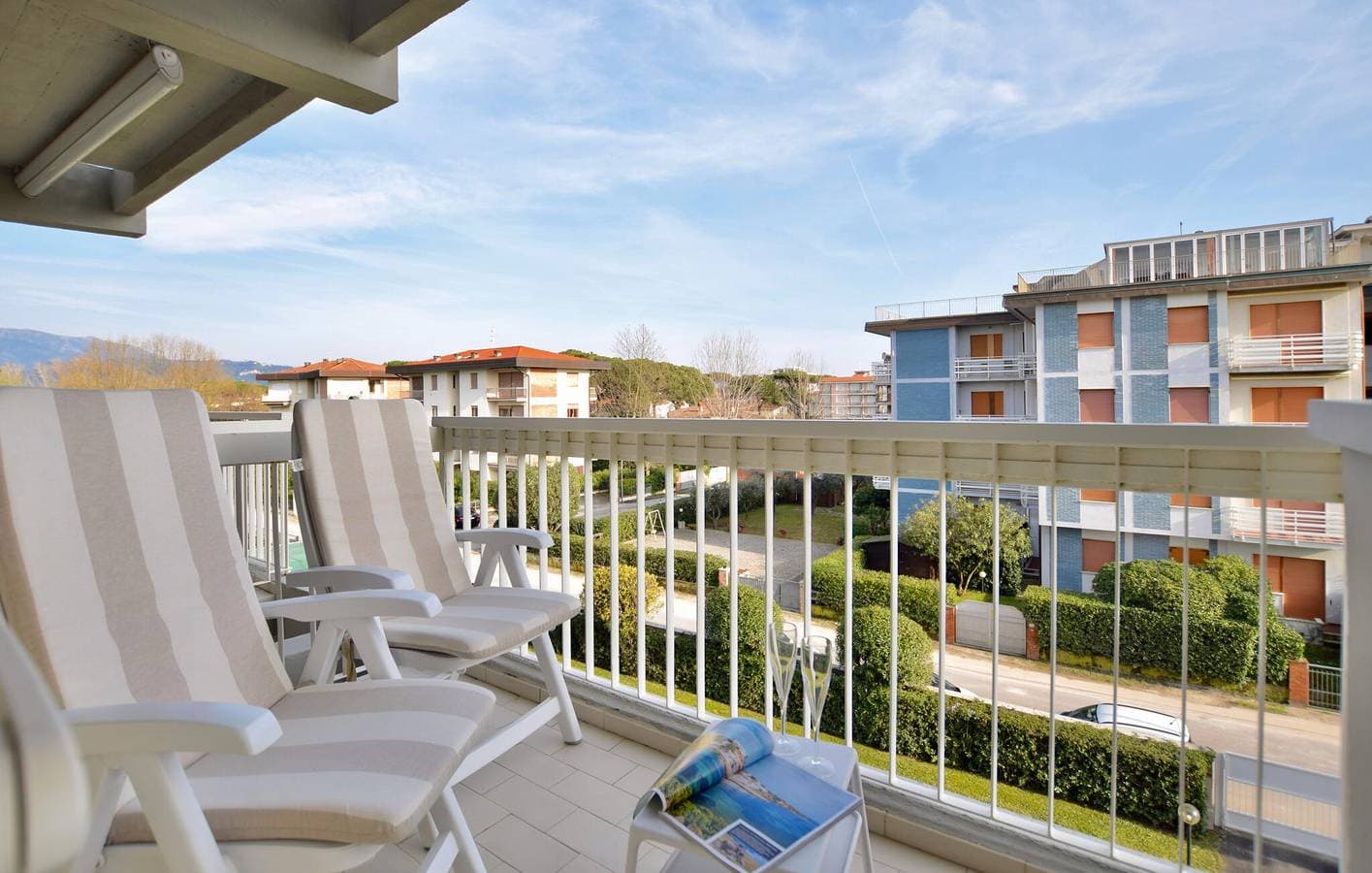 Foto 10 von 21: Wohnung mit Meerblick, Parkplatz, AC und Internet in der Nähe von Bagno Palazzo della Spiaggia