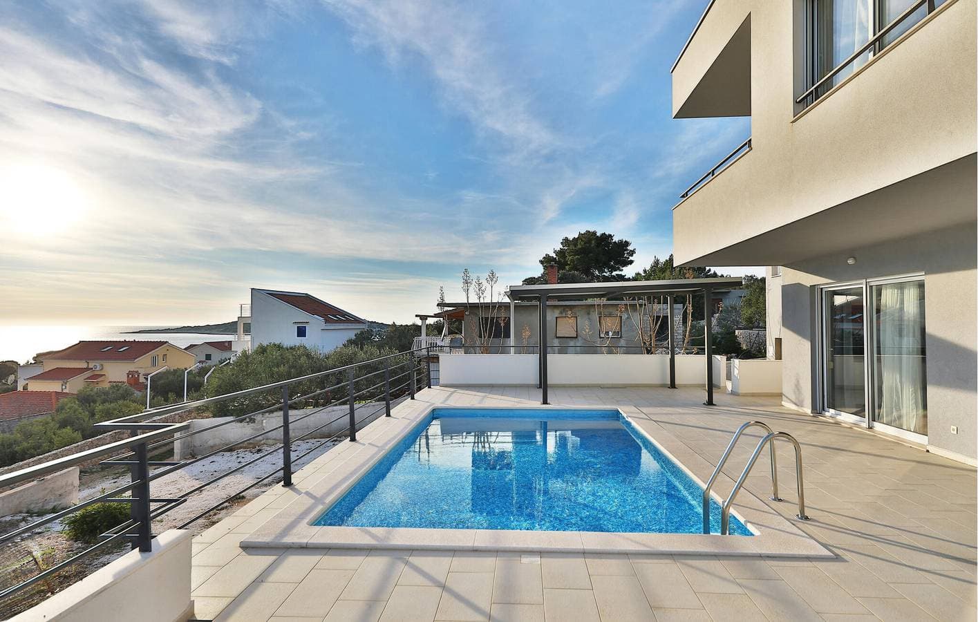 Foto 5 von 40: Wohnung am Meer mit Pool, Küche und Garage – 2,5 km bis zur Küste