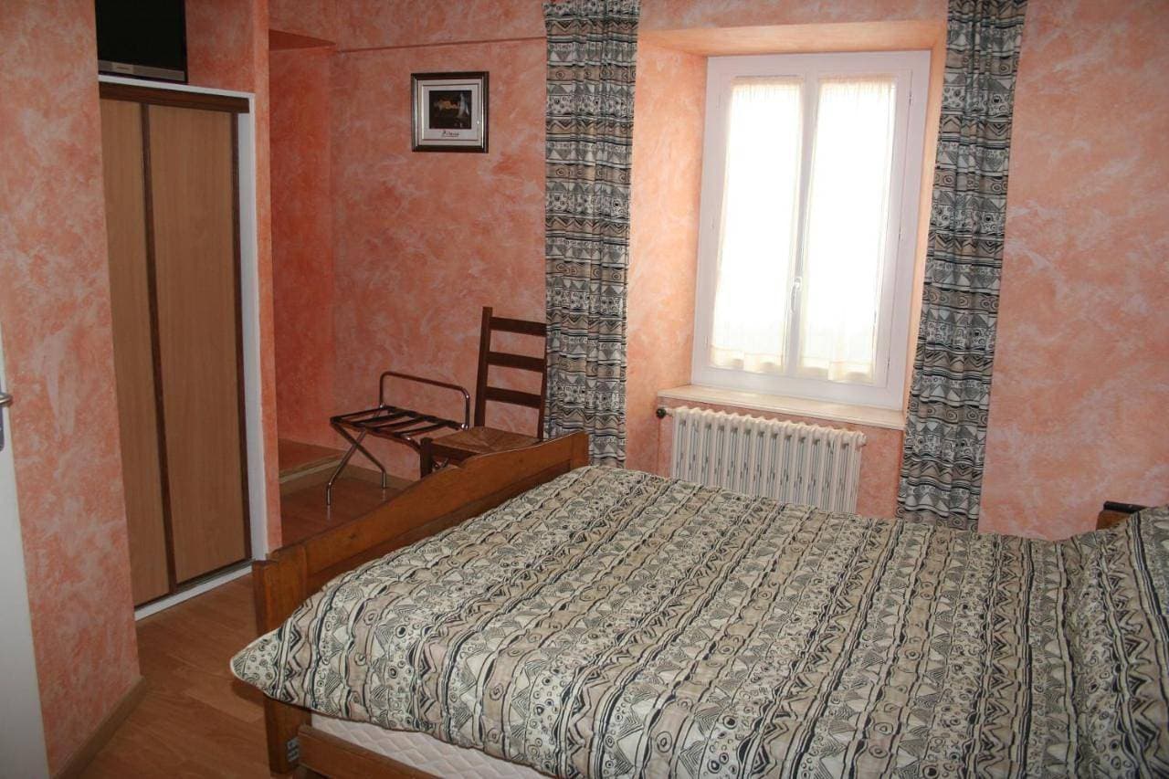 Foto 7 von 9: Double Room with Private Bathroom