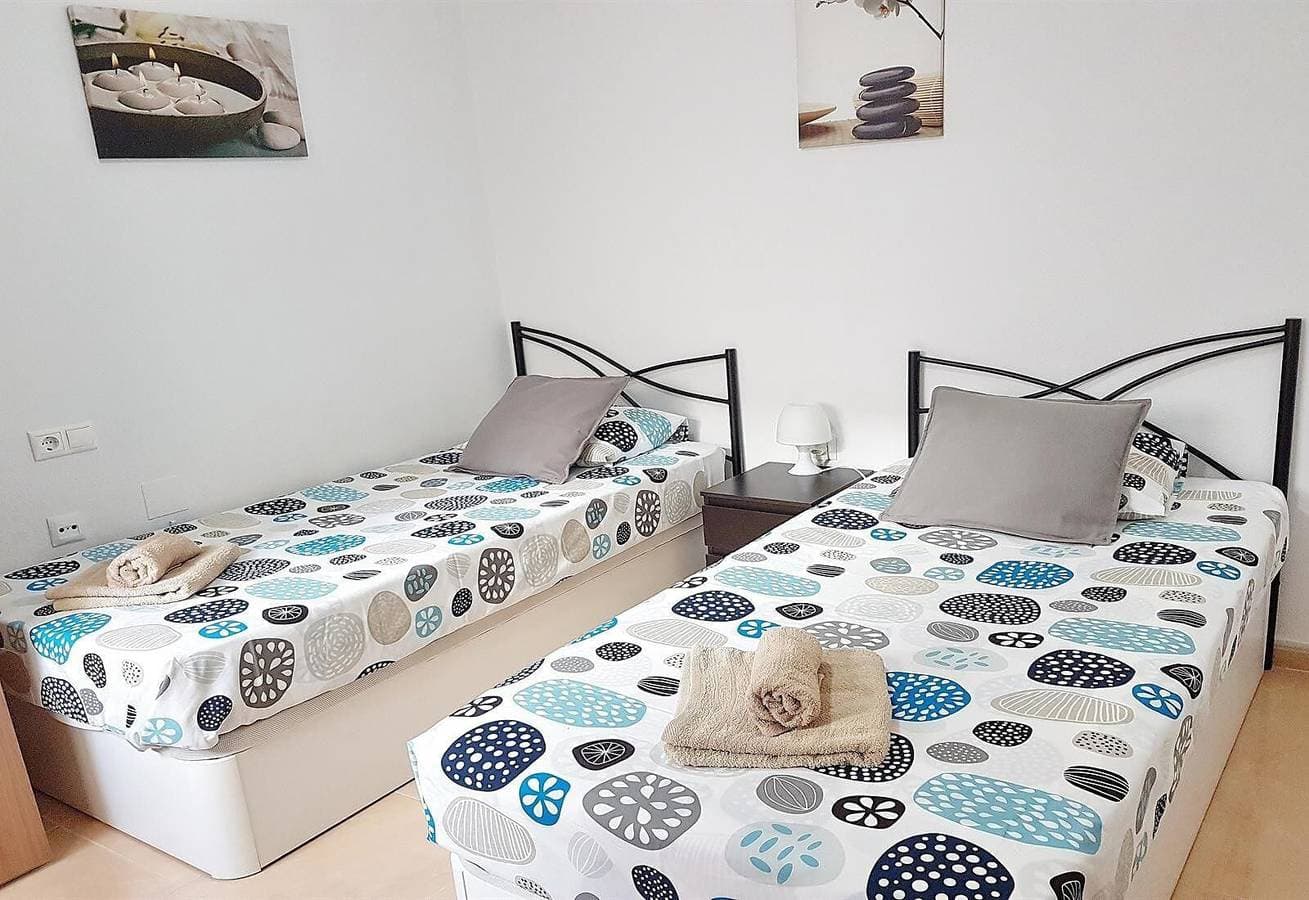 Foto 11 von 32: Ferienwohnung mit großer Dachterrasse, Pool, Garten, Grill, Klimaanlage und WLAN
