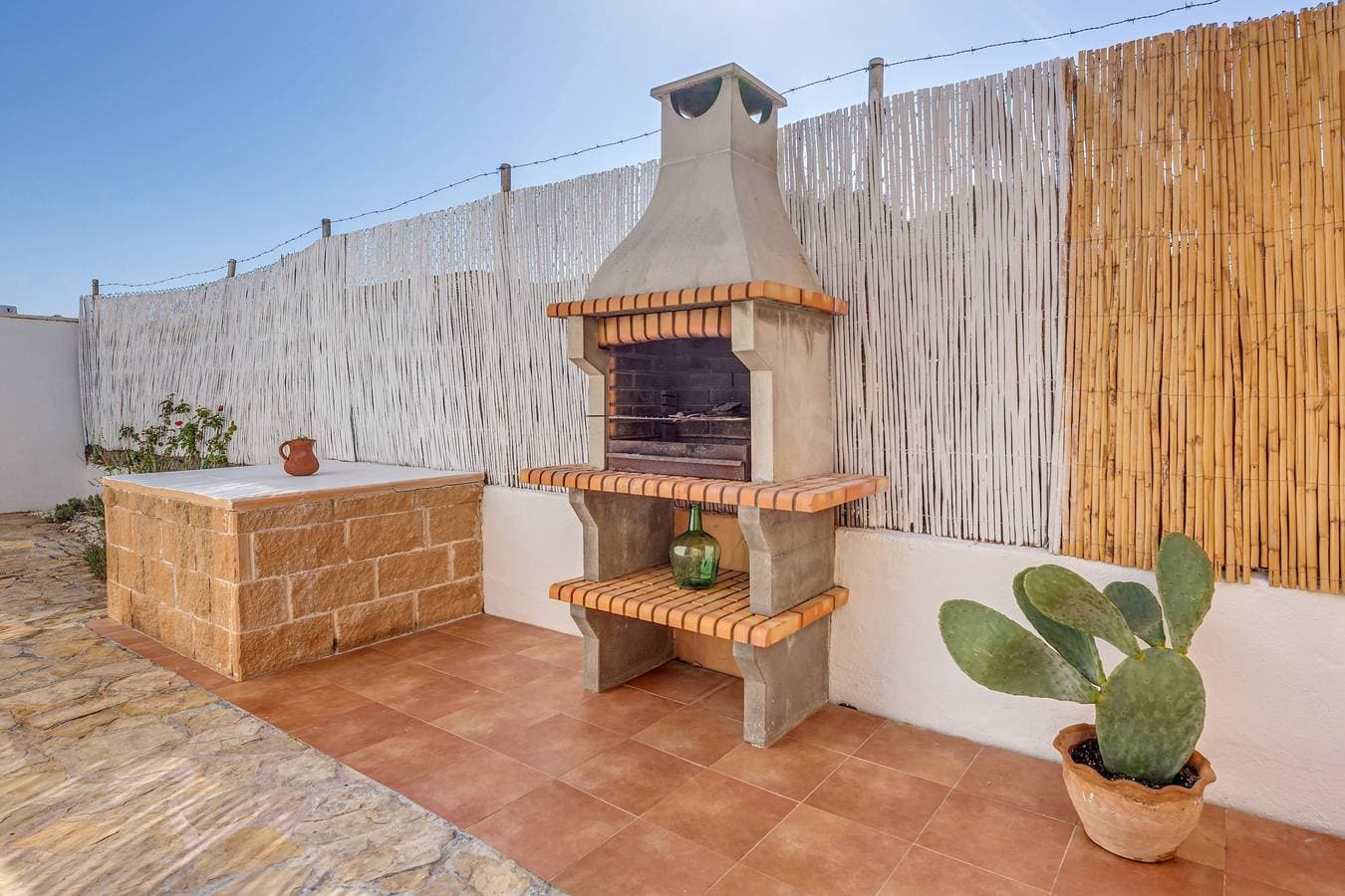 Foto 3 von 25: Ferienhaus 'Casa Mediterránea' mit Terrasse, Whirlpool und Klimaanlage