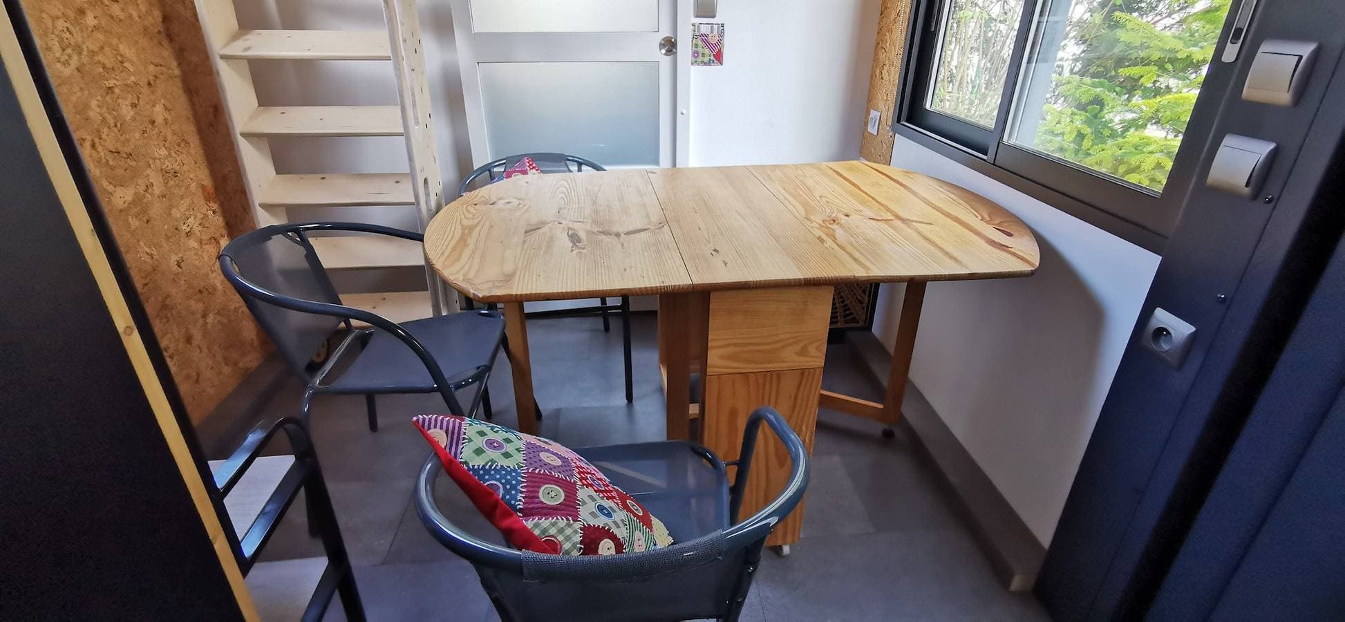 Foto 6 von 10: Tiny Home 'La Charmotte' mit privater Terrasse, WLAN und Klimaanlage