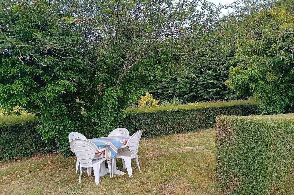 Maisonette 35m2 with garden. Very quiet. 8kms from the beaches. 1