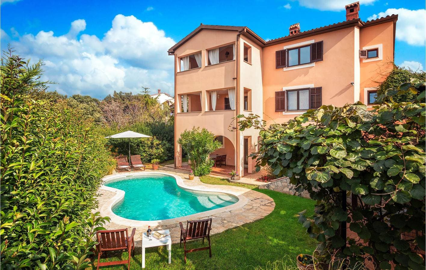 Charmantes Apartment mit Pool, Terrasse und WLAN – 1,5 km vom Strand entfernt! 1
