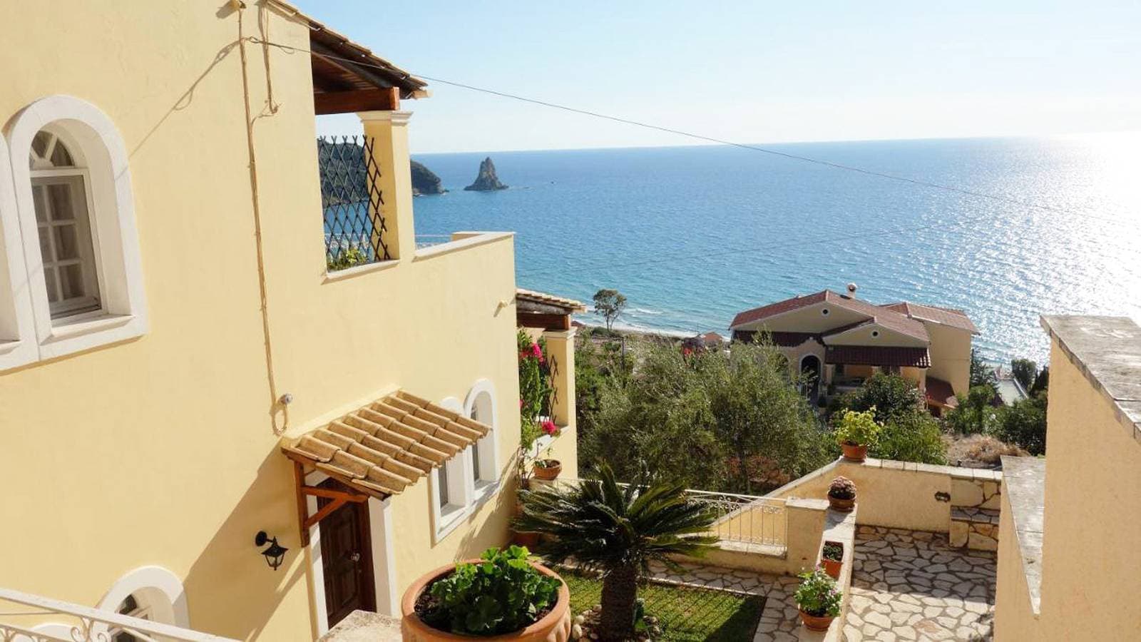 Foto 5 von 48: Natalia Apartment B mit Panoramablick auf die Bucht von Agios Gordios