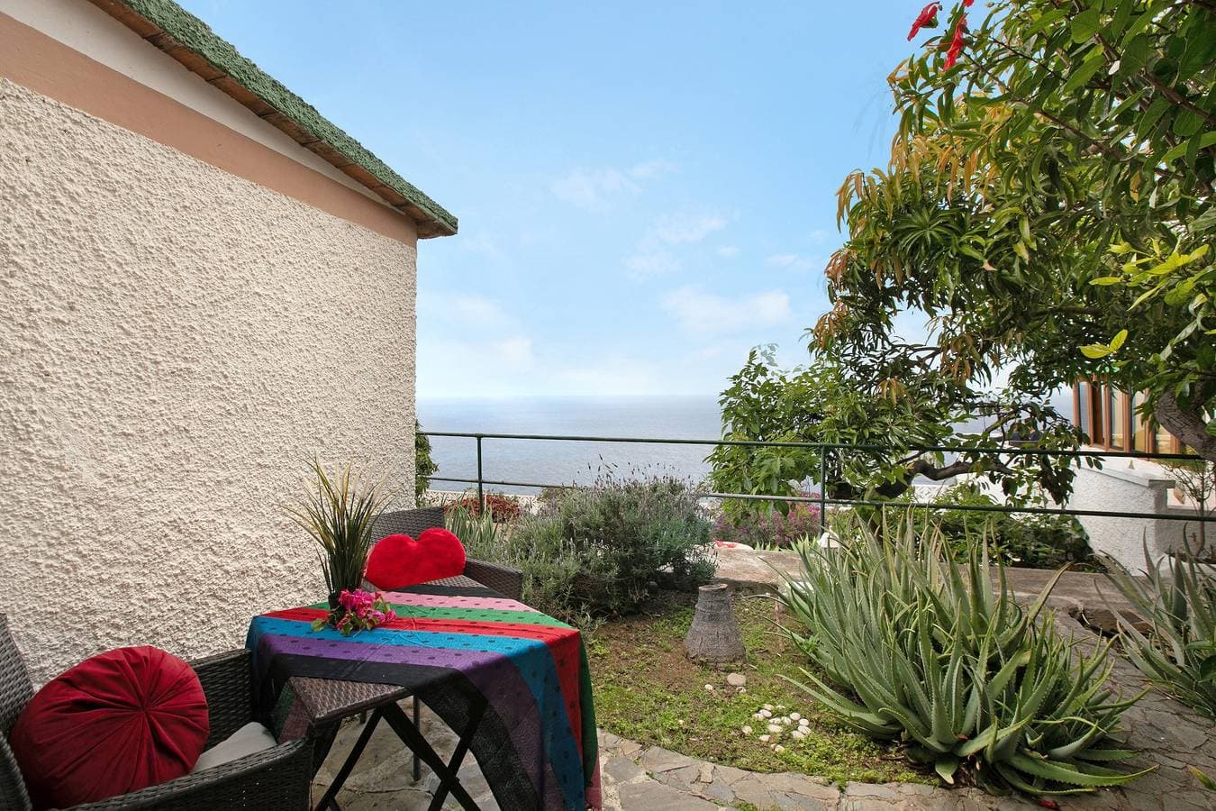 Foto 2 von 30: Ferienwohnung "Welcome In Paradise" mit Meerblick, Gemeinschaftspool und WLAN