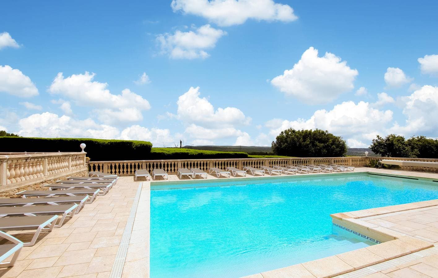 Foto 11 von 27: Gemütliche Wohnung mit Pool, Parkplatz, Garten & Internet in Bessas