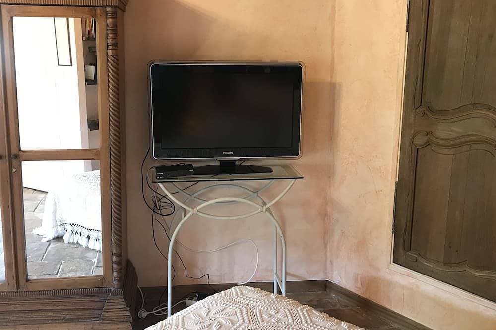Foto 4 von 23: Self-contained room in a medieval village. Charm and silence near Cannes.