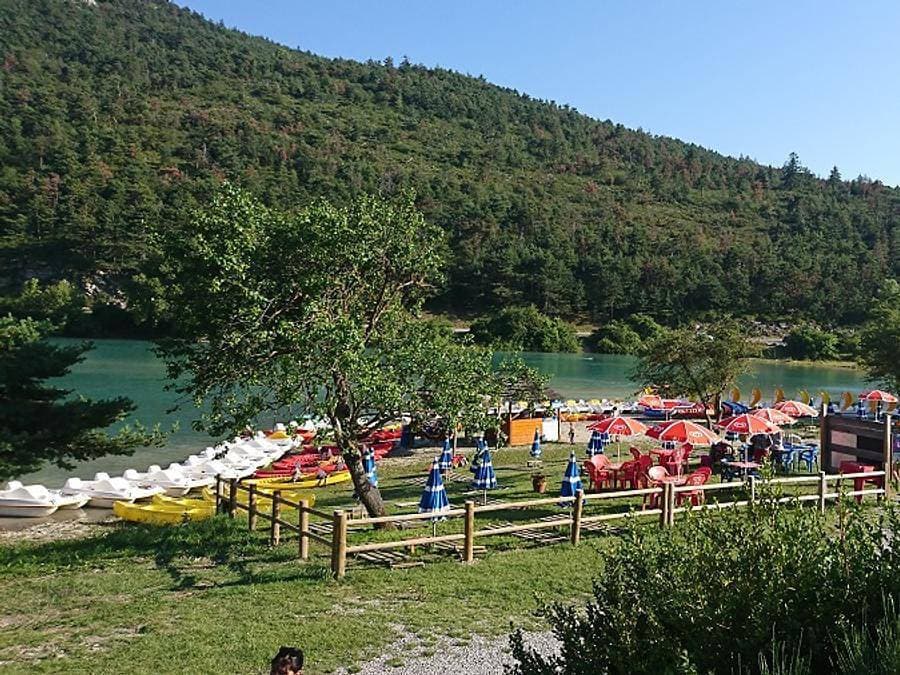 Foto 12 von 34: Camping White Rock - Chalet 4 personen - Vanille (Bergblick) 2 Zimmer