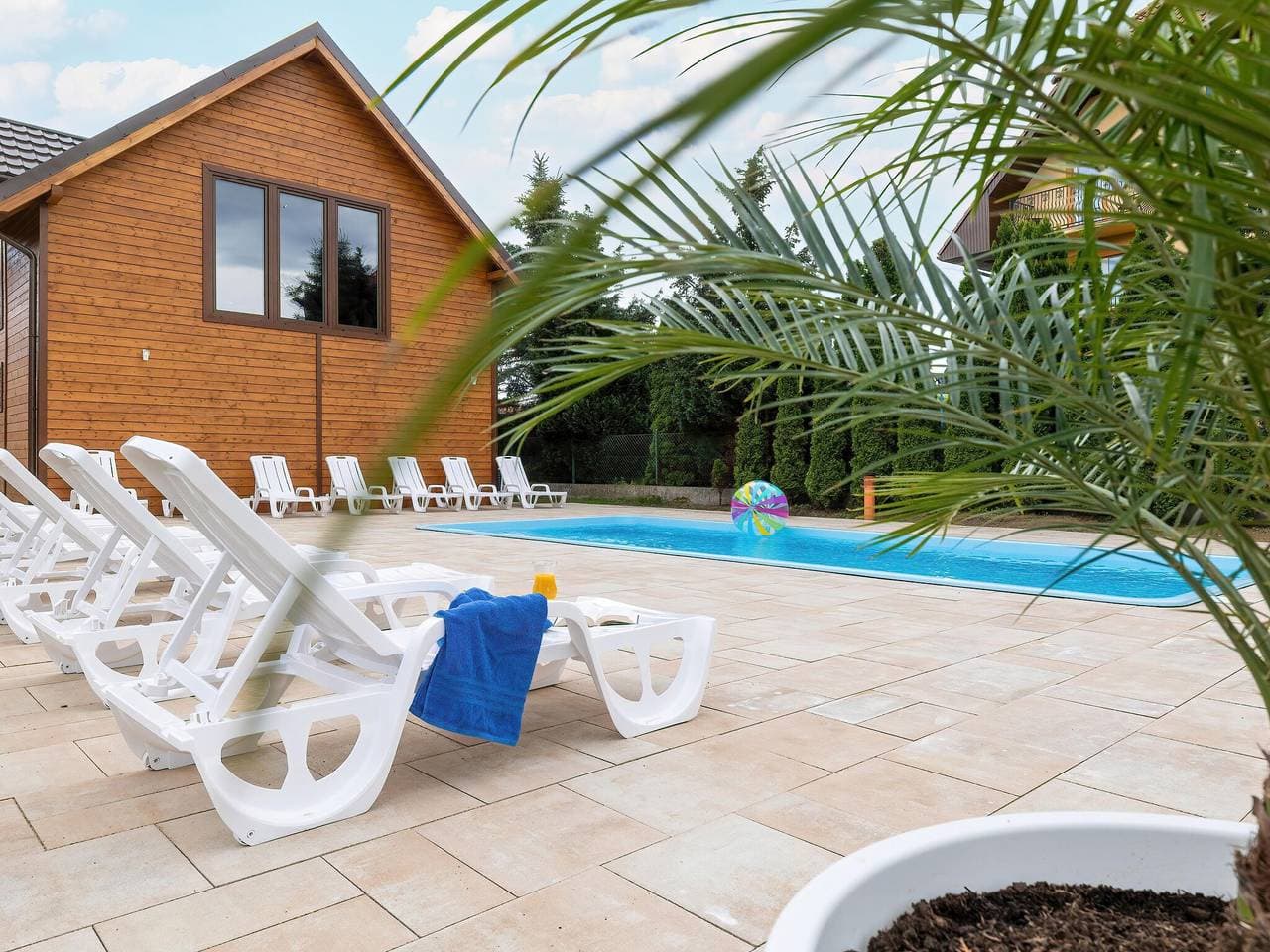 Foto 2 von 20: Komfortable, Ferienhäuser mit Swimmingpools, Rewal