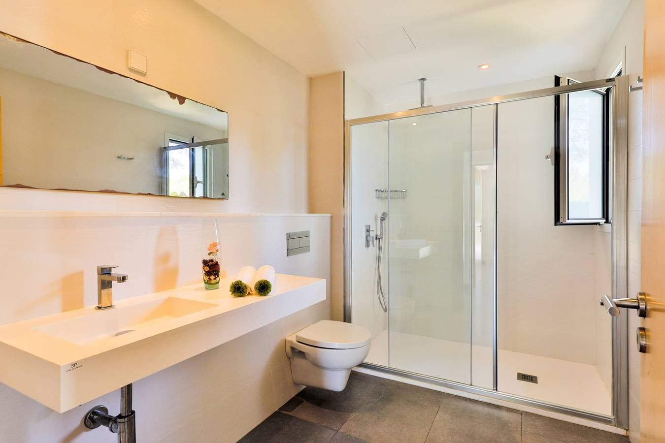 Foto 12 von 40: Deluxe Cala D'or Villa | Casa Morga | 4 Bedrooms | Distant Sea Views | Bright Interior