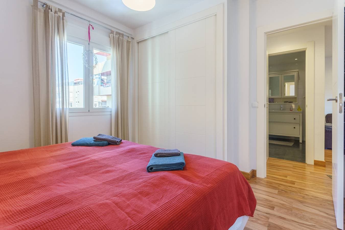 Foto 13 von 20: Moderne Ferienwohnung in Los Boliches mit Gemeinschaftspool, Balkon und WLAN