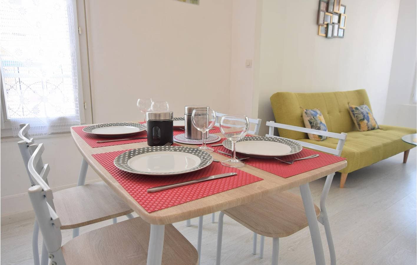 Foto 12 von 24: Apartment mit Meerblick, WiFi und Parkplatz, 1,5 km zum Strand