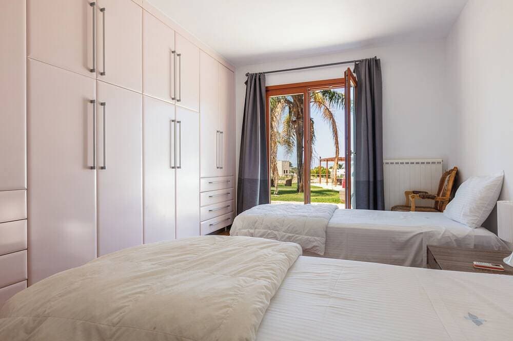 Foto 7 von 30: 8Br Twin-Villa Retreat in Lush Gardens