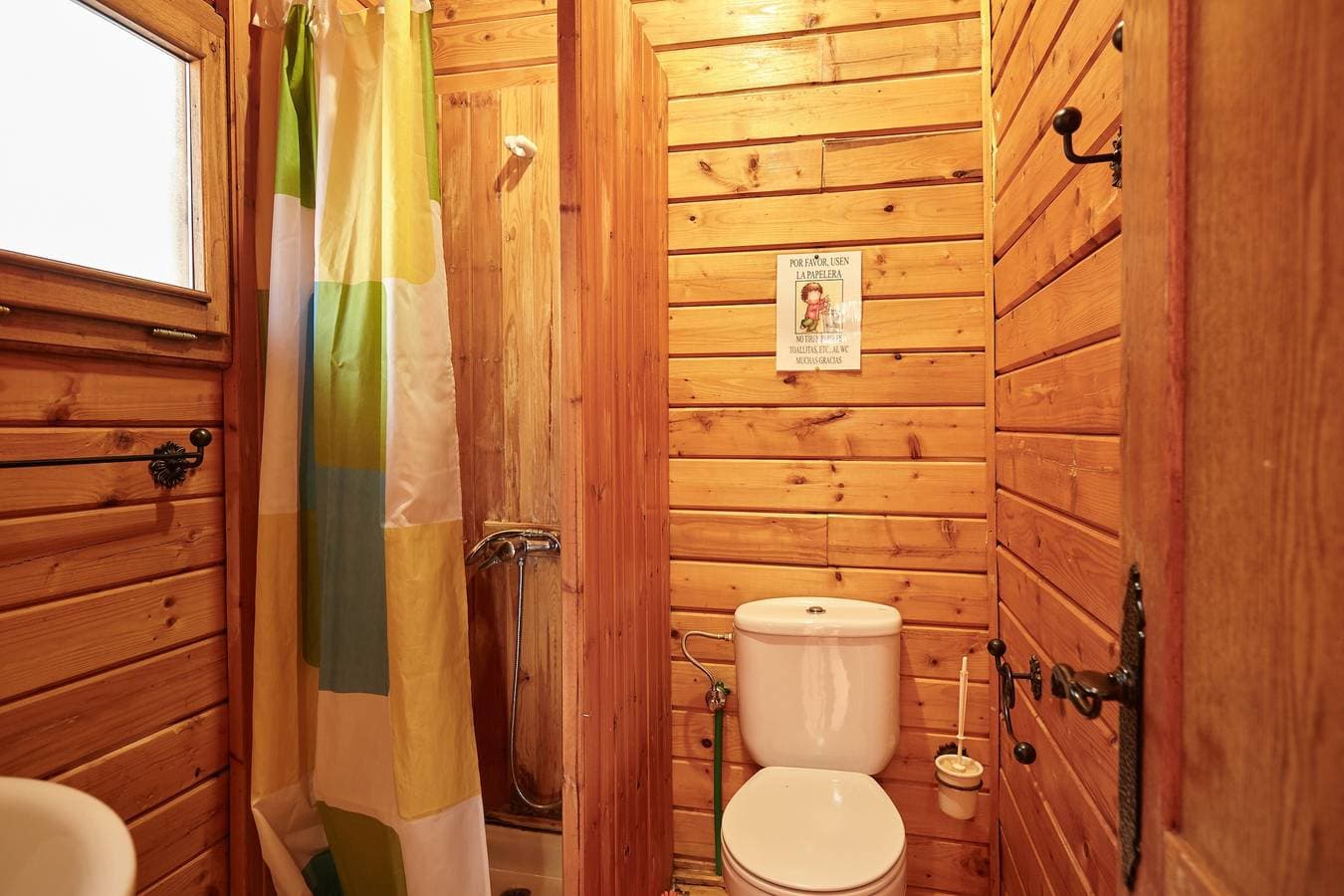 Foto 10 von 35: Landhaus 'Cabaña De Madera 4' mit Bergblick, Gemeinschaftspool und Klimaanlage