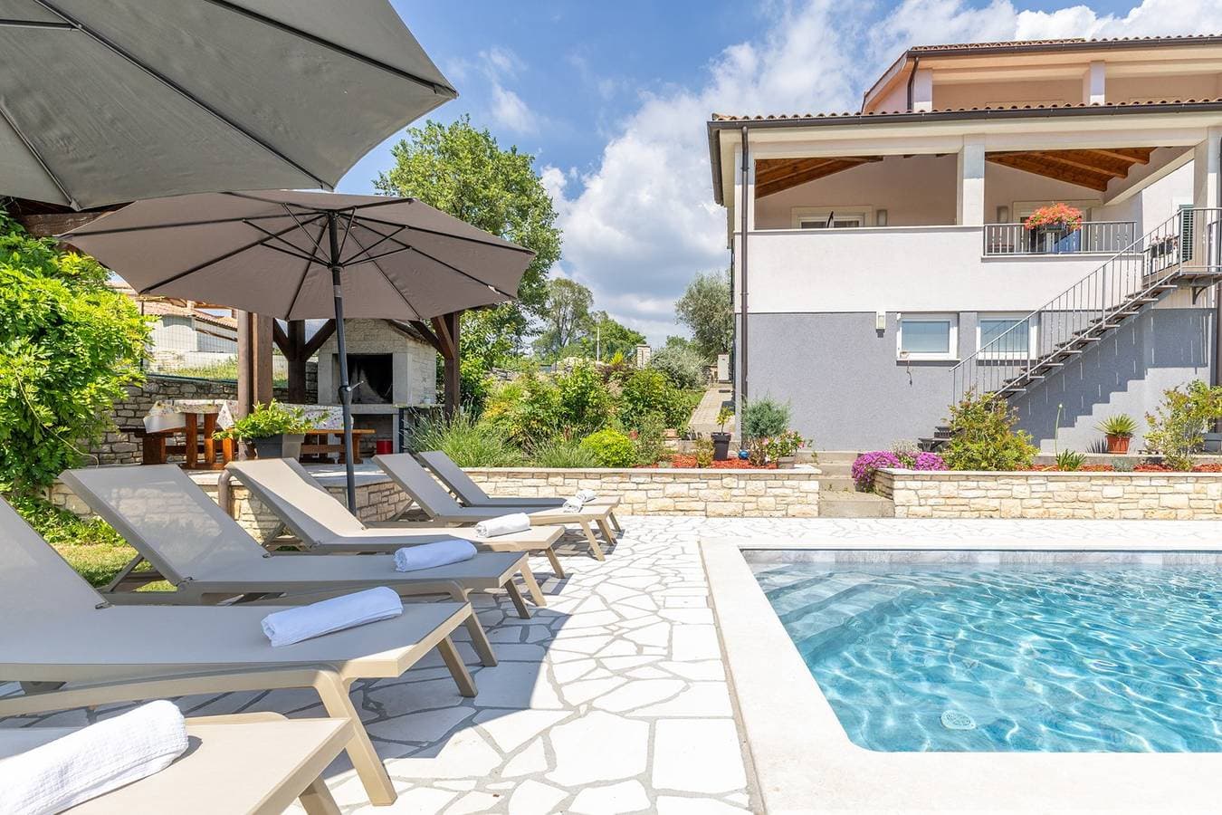 Ferienhaus Vesna mit Pool 1