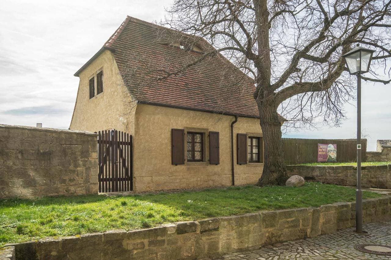 Jägerhaus auf Schloss Neuenburg 1