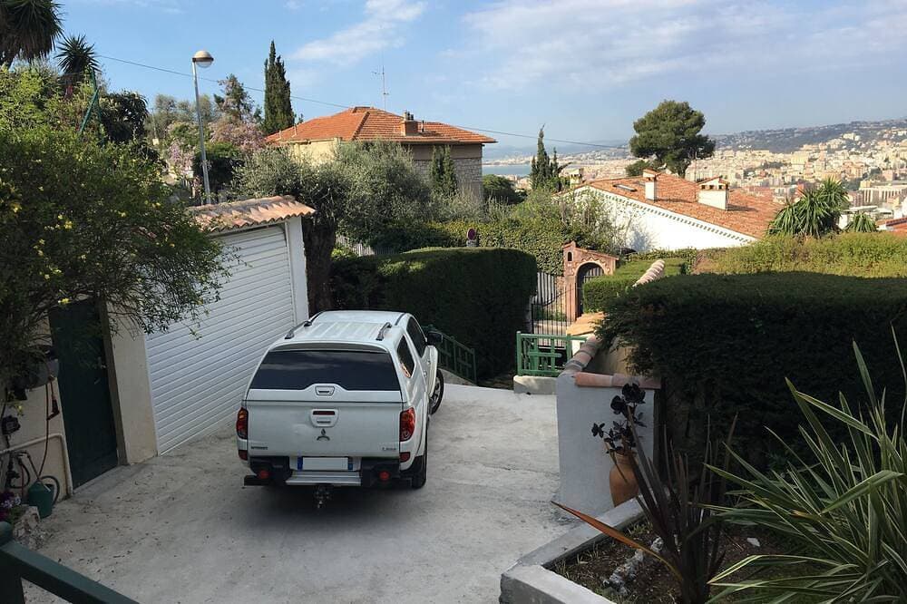 Foto 9 von 26: Gemütliche sonnige Wohnung in klimatisierter Villa (Geschlossener Privatparkplatz)