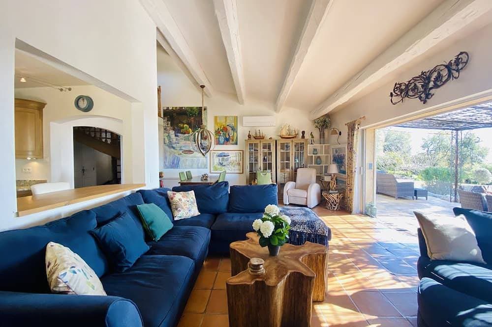 Foto 2 von 30: Charmante Villa mit 5 Schlafzimmern in der Nähe von Valbonne auf einem geschlossenen Grundstück