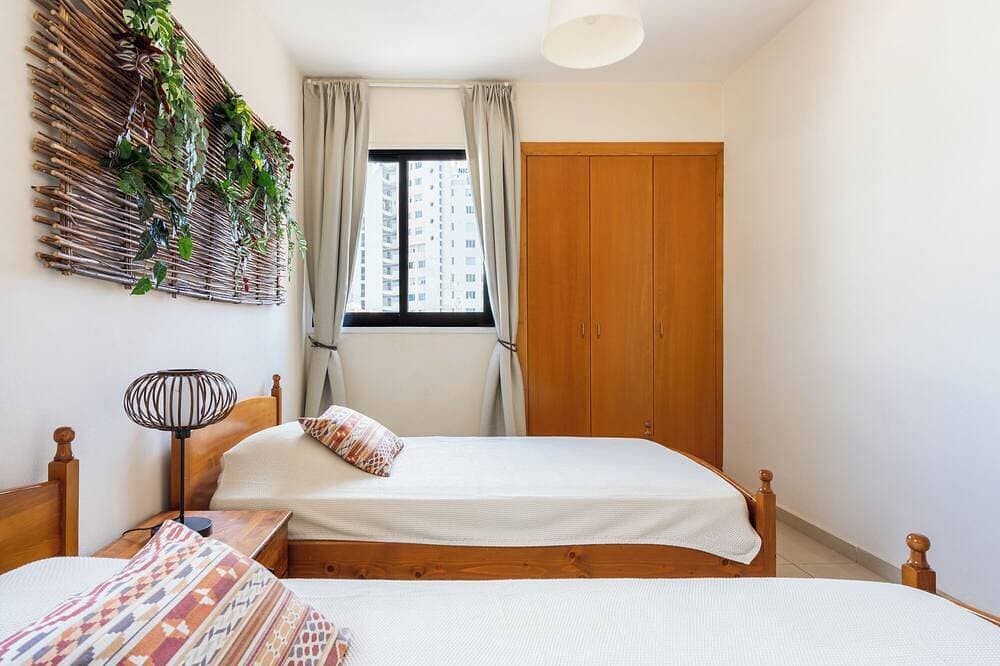 Foto 4 von 15: Geräumige, neu eingerichtete Wohnung mit zwei Schlafzimmern, 200 Meter vom Strand entfernt.<br>