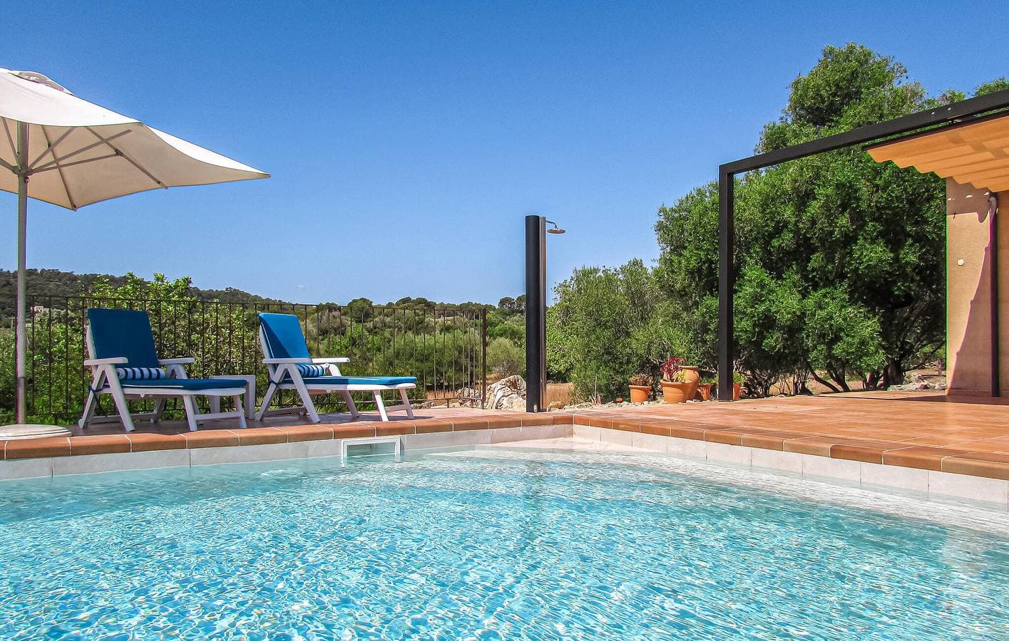 Foto 4 von 30: Sonniges Apartment mit Terrasse, Pool & Wifi
