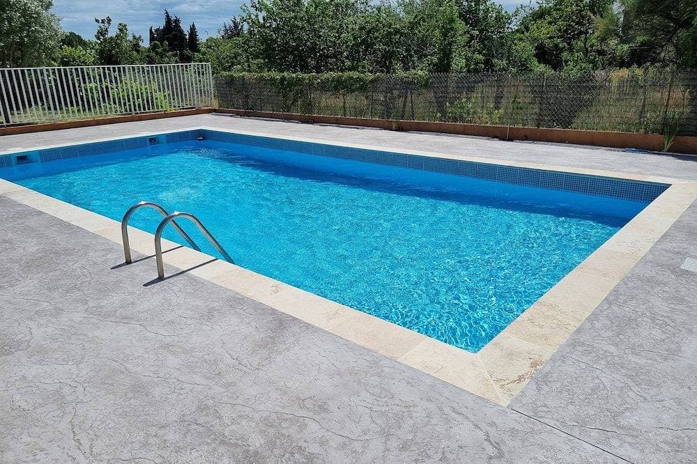 Foto 10 von 11: Seasonal rental of air-conditioned gîtes, swimming pool