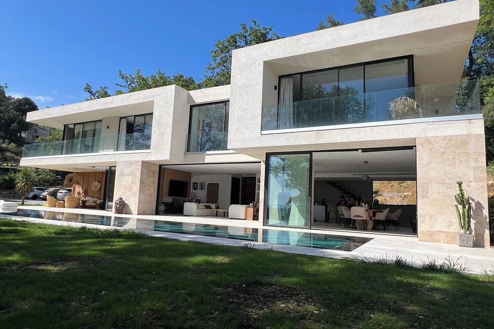 Villa d Architecte Neuve d Environ 310 m2 Située Dans un Domaine Sécurisé 1