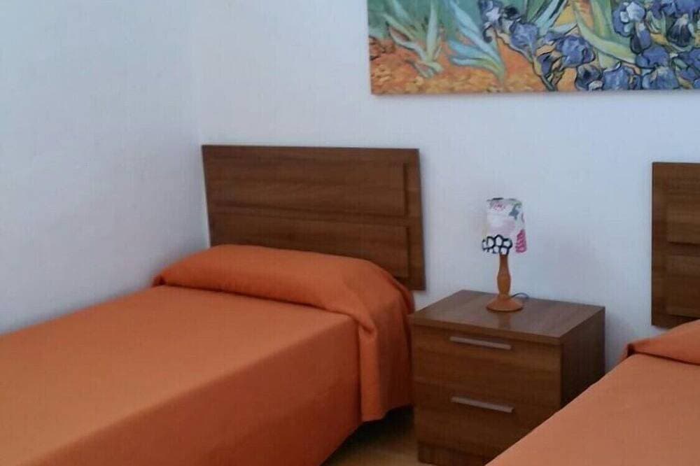 Foto 5 von 24: Very spacious bungalow with terrace, sea views, community pool and jacuzzi.