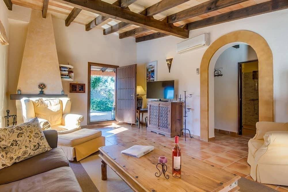 Foto 7 von 15: Finca Ferragut - Wunderschöne mallorquinische Finca mit Pool (Haupthaus)