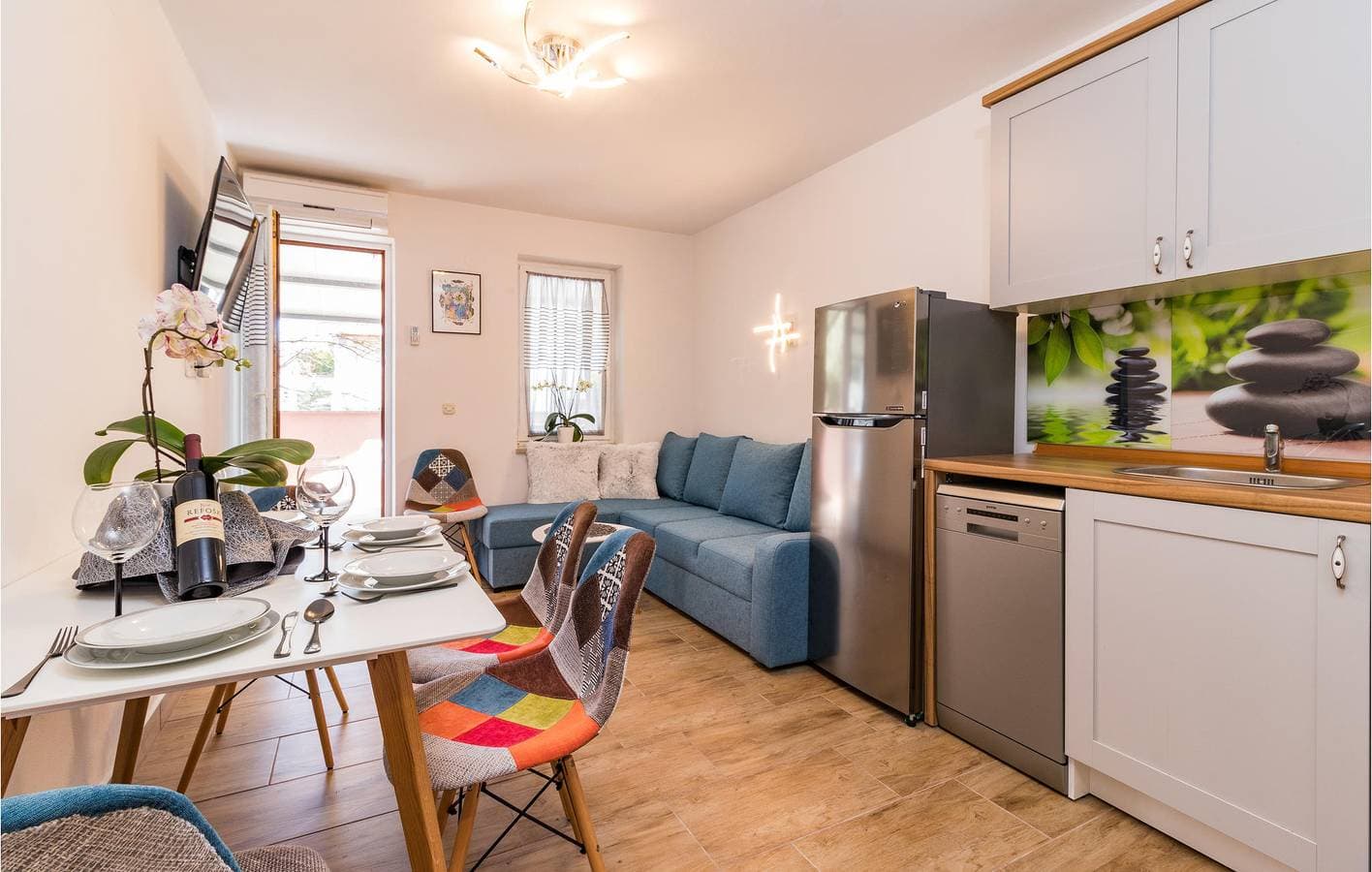Foto 10 von 23: Urlaub am Meer: Gemütliche Ferienwohnung mit Pool, Terrasse und WLAN
