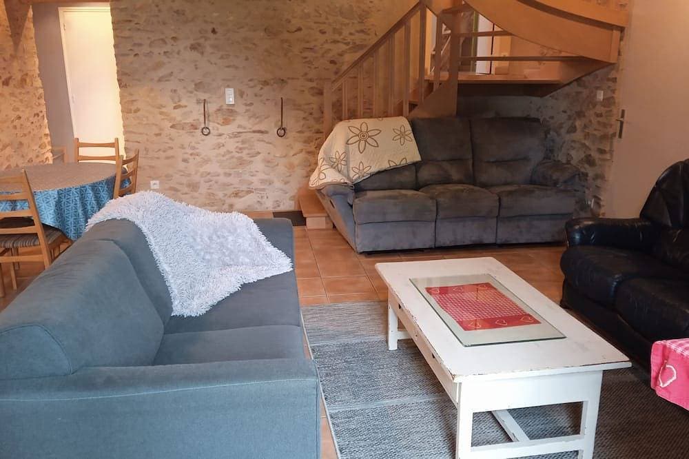 Dans une Superbe Demeure en Pierre Le Logis 1