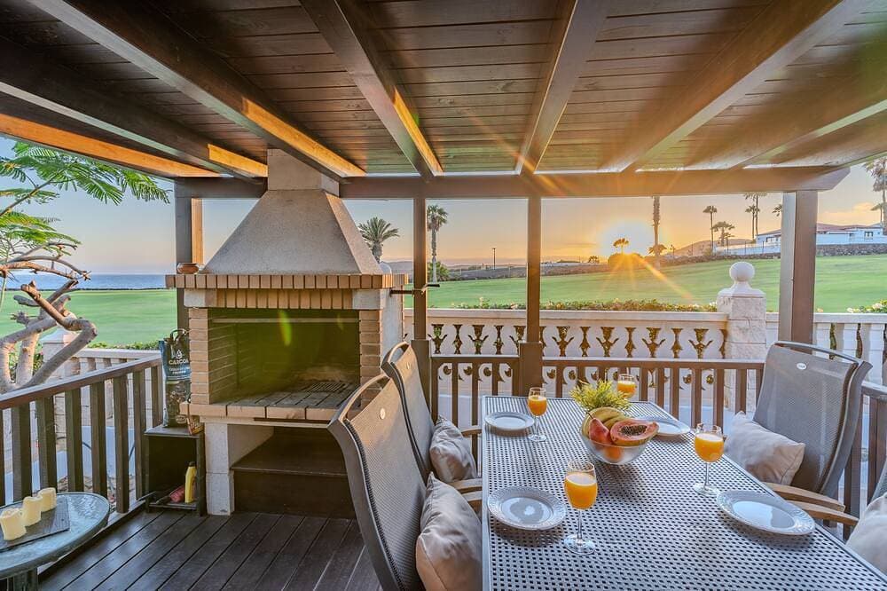 Oceanfront villa-Amarilla Breeze 1