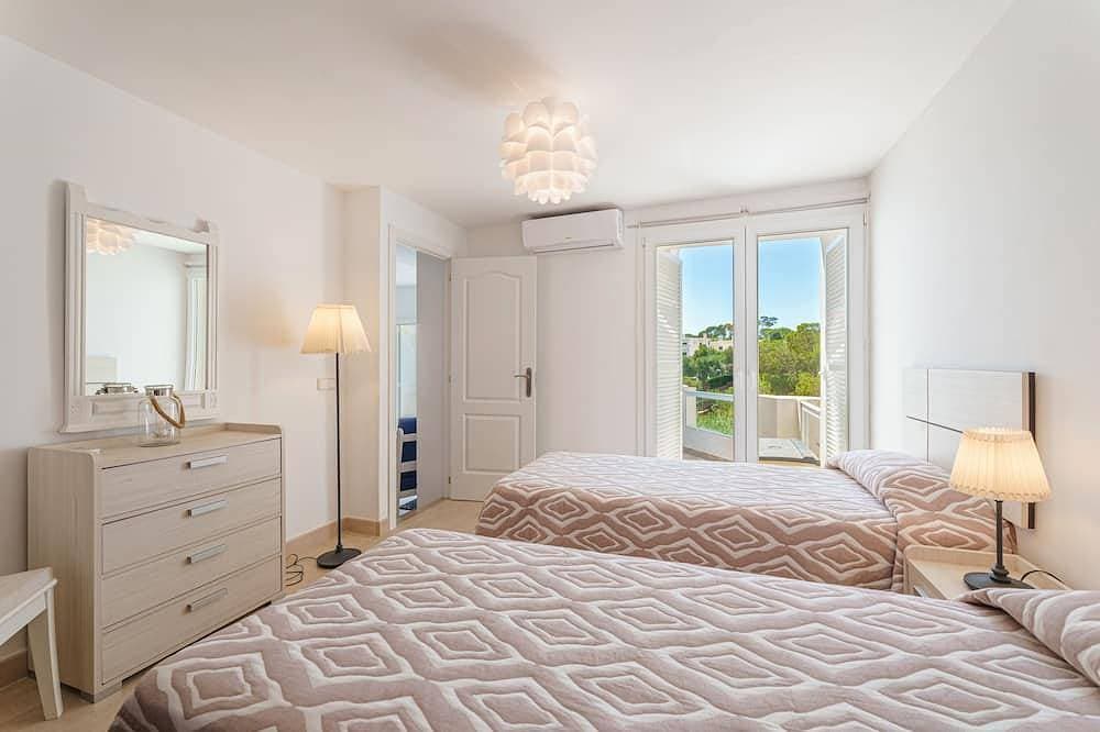 Foto 6 von 24: Bungalow mit Blick auf den Strand von Cala Gran, sehr zentral, AC und WIFI