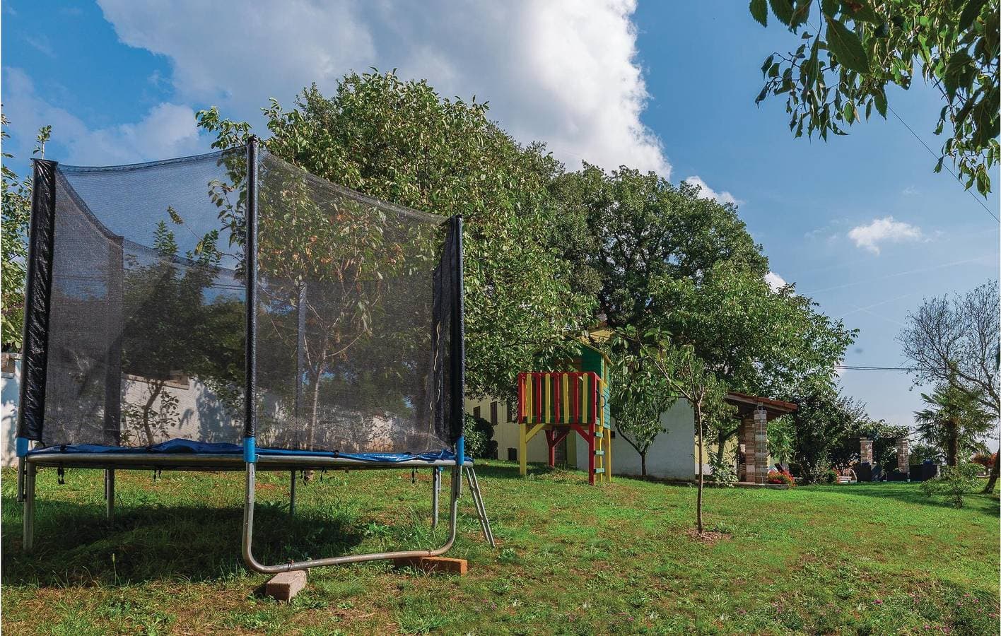 Foto 7 von 35: Gemütliche Unterkunft, 2 km von Tinjan entfernt: WLAN, Pool, Terrasse und Parkplätze!