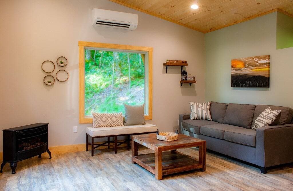 Foto 9 von 22: Modern Smoky Mtn Cabin w/ Hot Tub & Fire Pit | Near Bryson City