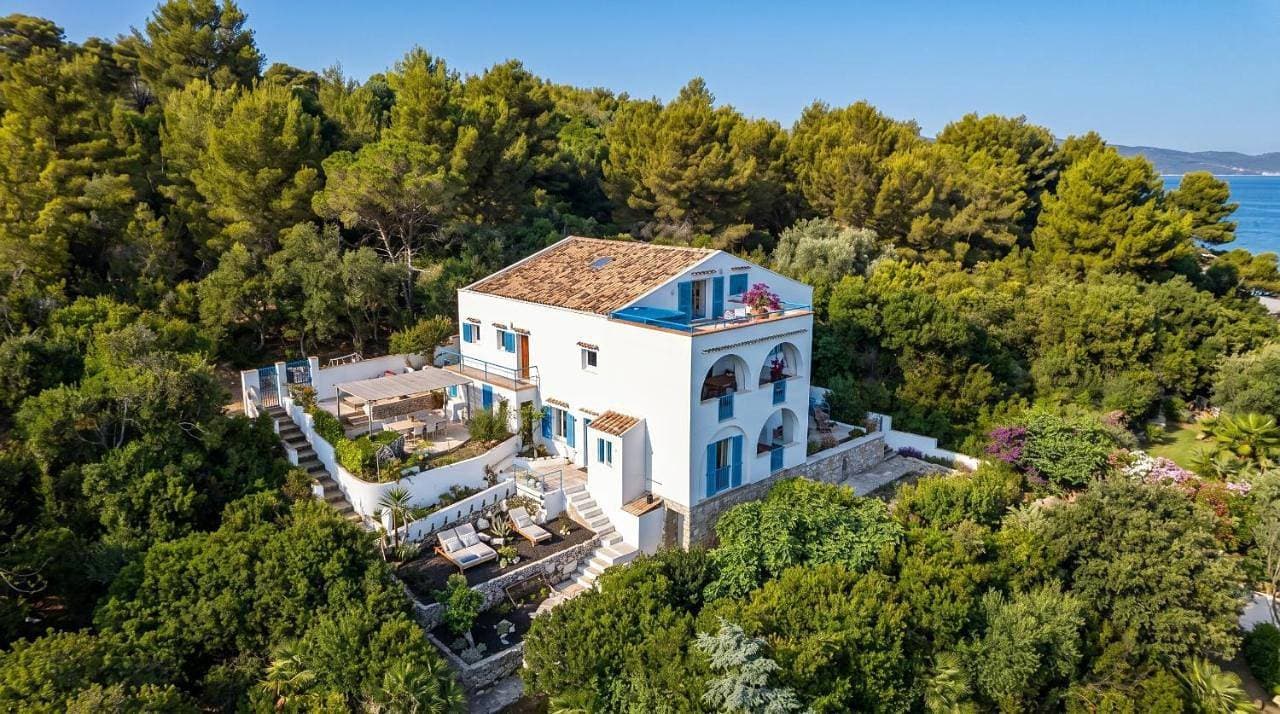 Foto 2 von 62: Villa with Sea View