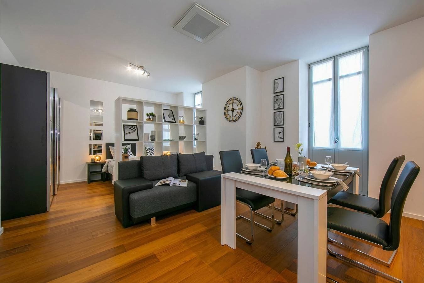 Foto 2 von 15: Little Lugano Studio with Balcony Views