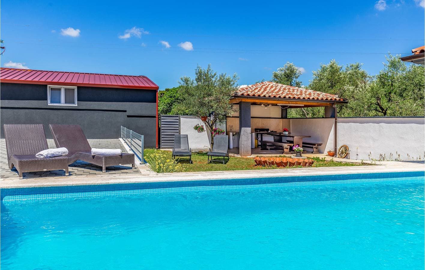Foto 8 von 20: Modernes 1-Zimmer-Apartment mit Pool, WLAN und Parkplatz in der Nähe des Stadtzentrums von Vintijan
