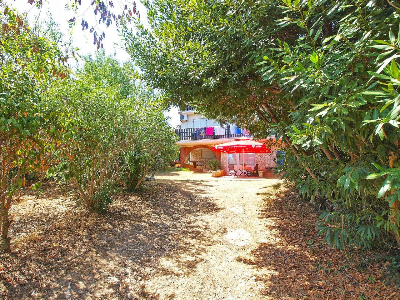 Foto 4 von 29: Ferienwohnung für 6 Personen mit Terrasse