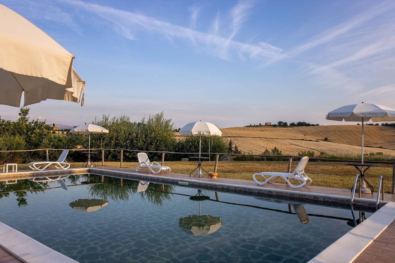 Foto 5 von 31: Il Giuncheto Casale Rooms, Pool, Umbrian Countryside - Casale 1