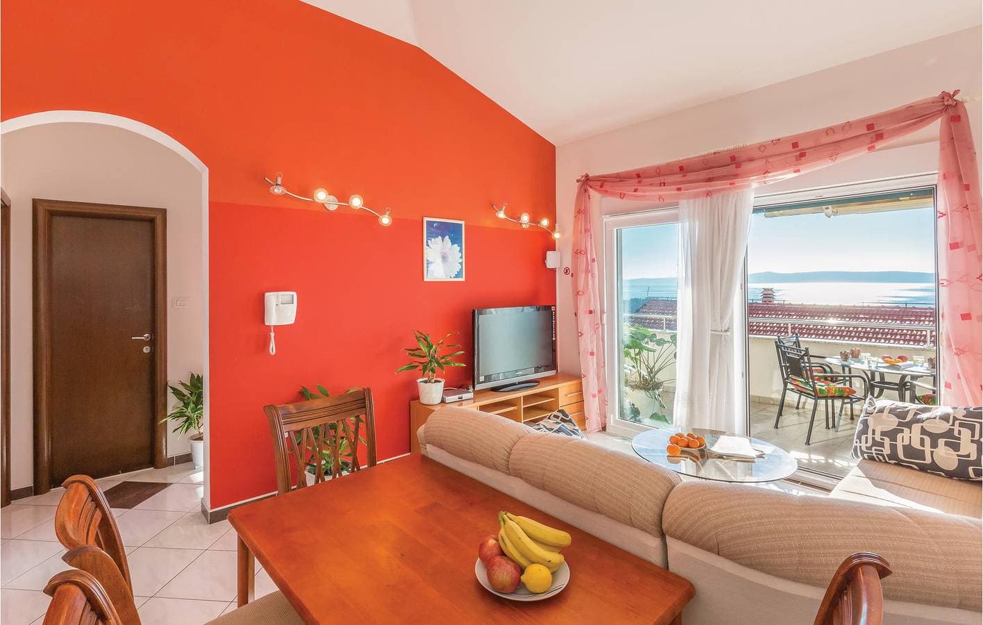 Foto 4 von 22: Ferienwohnung mit Meerblick in Makarska: WLAN, Terrasse, in Strand- und Stadtzentrumsnähe