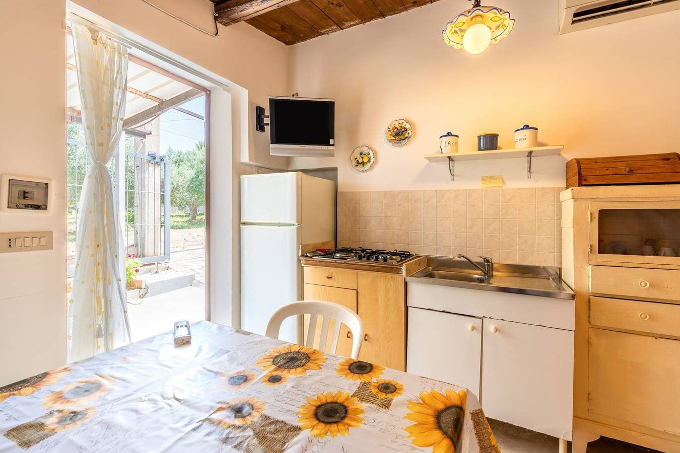 Foto 4 von 21: Ferienhaus „Villetta Nzina“ mit privatem Garten in Castellammare del Golfo