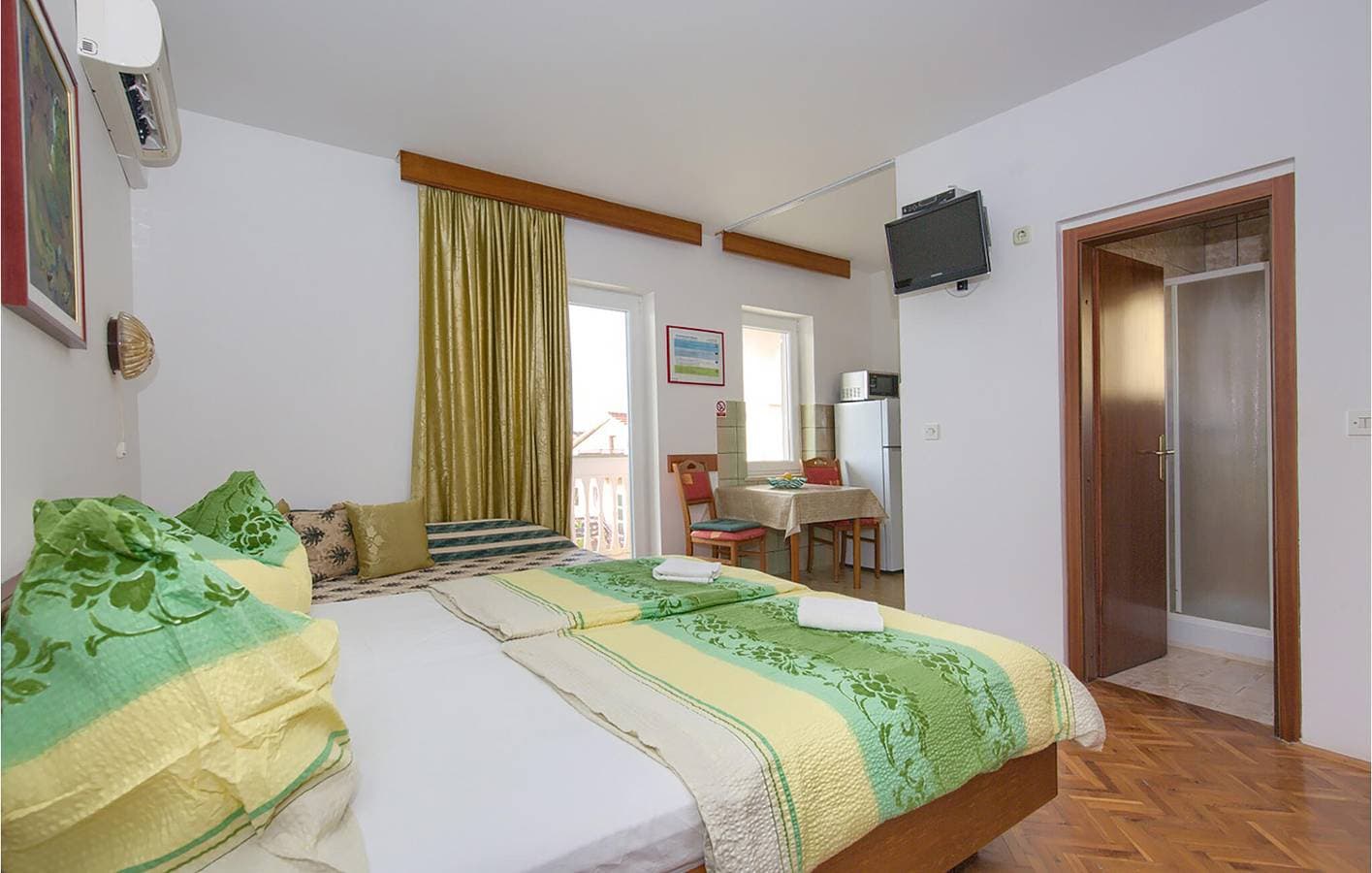 Foto 9 von 11: Gemütliche Ferienwohnung mit Terrasse, Klimaanlage und WLAN in der Nähe des Strandes Havajka