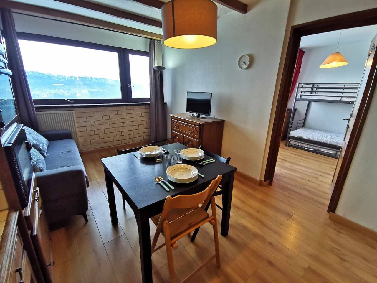 Foto 4 von 12: 2-Zimmer-Wohnung für 5 Personen, direkt an den Pisten, Westbalkon, nahe den Geschäften, Aufzug