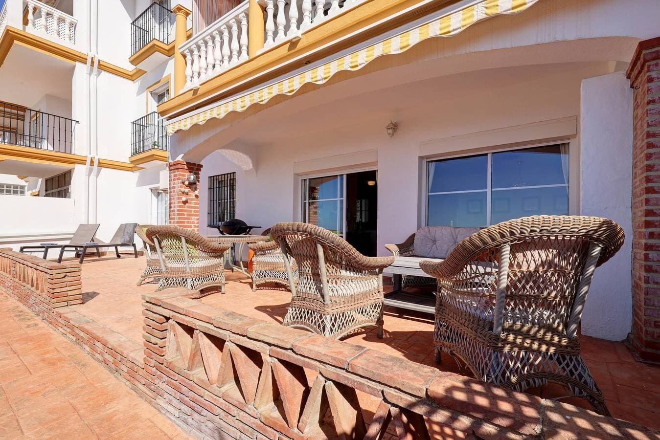 Foto 7 von 26: Ferienwohnung "Fantastischer Meerblick auf 80 qm Terrasse" mit Pool und WLAN