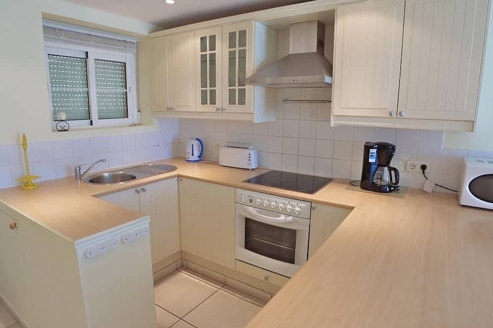 Foto 9 von 28: Ferienwohnung in erster Linie mit großer Terrasse, Klimaanlage, kostenfreiem WLAN und Pool